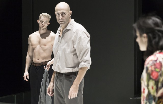 ct-gallery-a-view-from-the-bridge-20151112-005