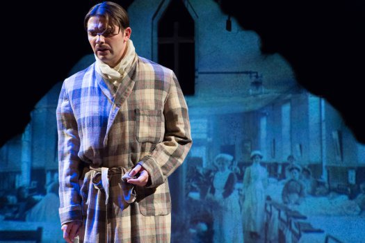 Rezied-525-Michael-Raver-as-Wilfred-Owen-in-Death-Comes-for-the-War-Poets-Michael-Abrams