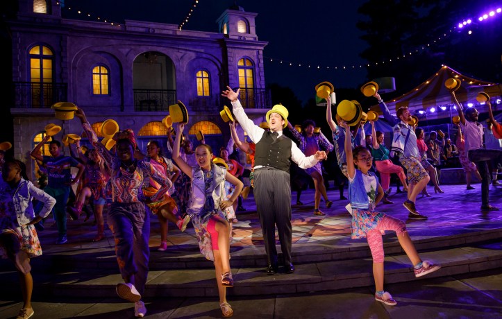 PUBLIC WORKS Musical Adaptation of William Shakespeare'sTWELFTH NIGHT Conceived by Kwame Kwei-Armah and Shaina Taub Music and Lyrics by Shaina Taub Choreography by Lorin Latarro Directed by Oskar Eustis and Kwame Kwei-Armah Featuring Kim Blanck (Femal